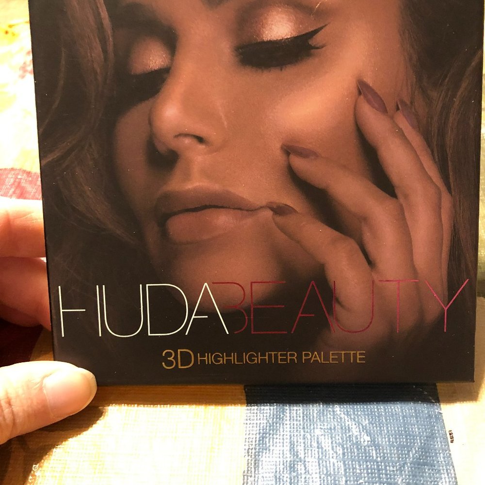 HudaBeauty 3D Highlighter Palette